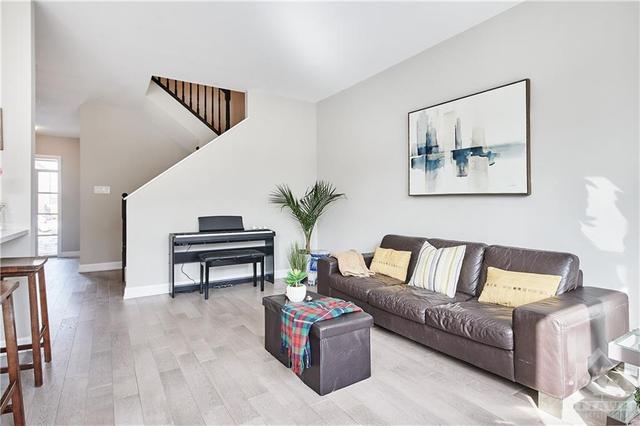 66 Damselfish Walk, Townhouse with 3 bedrooms, 3 bathrooms and 3 parking in Ottawa ON | Image 9