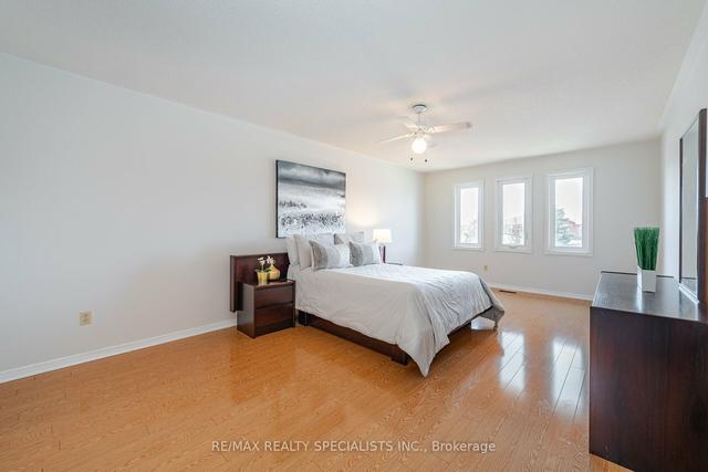 988 Stargazer Dr, House detached with 4 bedrooms, 3 bathrooms and 4 parking in Mississauga ON | Image 9