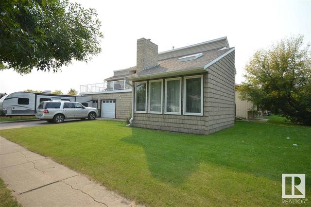 4102 45 Av, House detached with 5 bedrooms, 3 bathrooms and null parking in Bonnyville AB | Image 3
