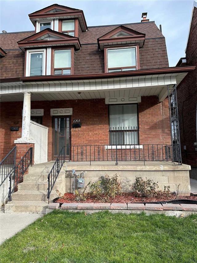 1203 Dufferin St, House detached with 3 bedrooms, 2 bathrooms and 0 parking in Toronto ON | Card Image