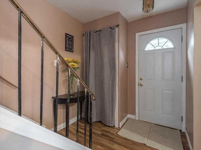 14 Hasting Sq, House detached with 3 bedrooms, 2 bathrooms and 2 parking in Brampton ON | Image 3