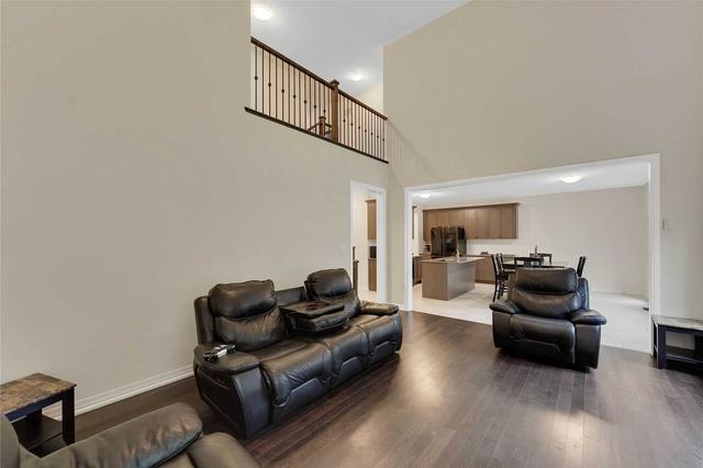 99 Bethpage Cres, House detached with 4 bedrooms, 4 bathrooms and 4 parking in Newmarket ON | Image 3