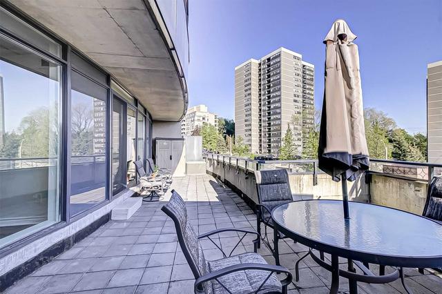 304 - 18 Valley Woods Rd, Condo with 2 bedrooms, 2 bathrooms and 1 parking in Toronto ON | Image 7