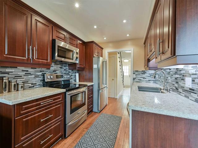 24 Lancewood Cres, Townhouse with 3 bedrooms, 4 bathrooms and 2 parking in Brampton ON | Image 9