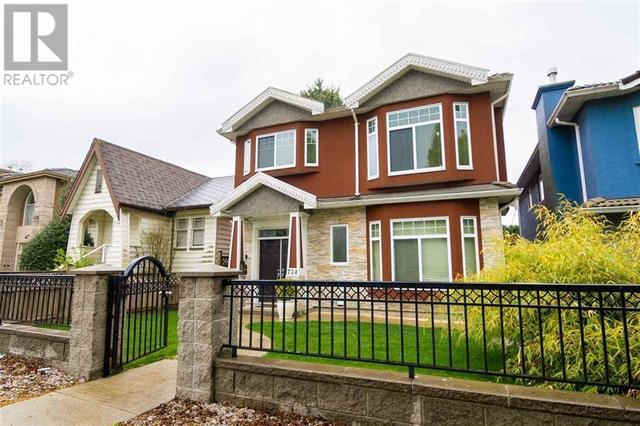 728 E 49th Avenue, House detached with 7 bedrooms, 4 bathrooms and null parking in Vancouver BC | Image 2
