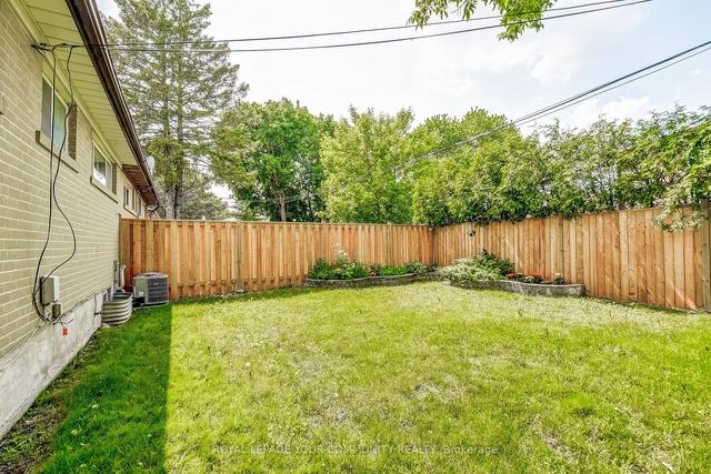 207 Beechy Dr, House semidetached with 3 bedrooms, 2 bathrooms and 4 parking in Richmond Hill ON | Image 27