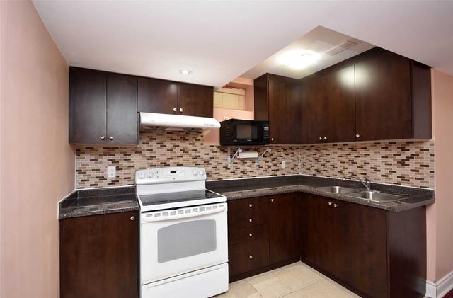 68 Young Dr, House detached with 4 bedrooms, 4 bathrooms and 6 parking in Brampton ON | Image 25