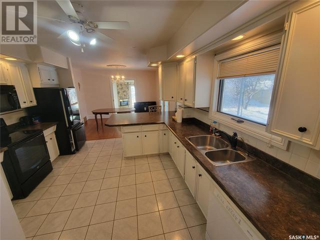 313 Main Street, House detached with 3 bedrooms, 2 bathrooms and null parking in Wilkie SK | Image 5