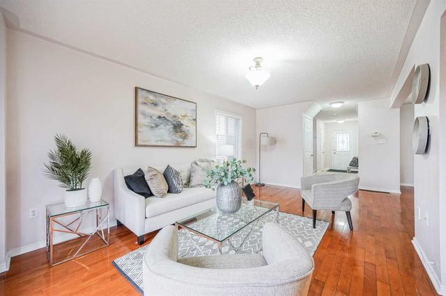 618 Amaretto Ave, House semidetached with 3 bedrooms, 4 bathrooms and 3 parking in Pickering ON | Image 2