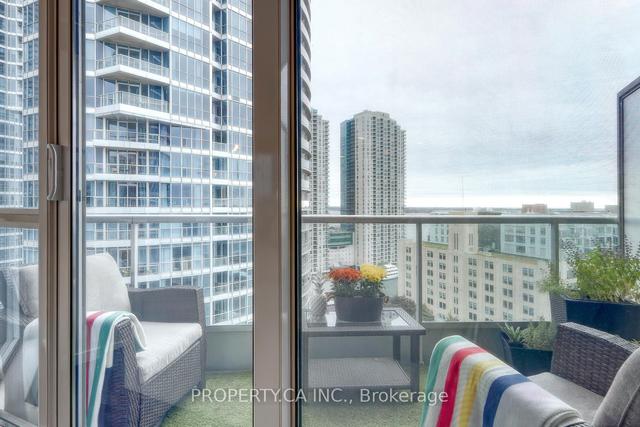 1602 - 218 Queens Quay Way, Condo with 2 bedrooms, 2 bathrooms and 1 parking in Toronto ON | Image 31
