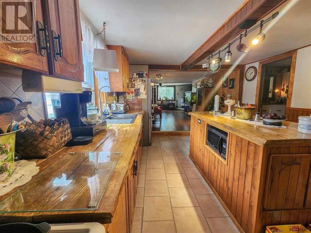 935 Goodfish Rd, House detached with 2 bedrooms, 1 bathrooms and null parking in Kirkland Lake ON | Image 4