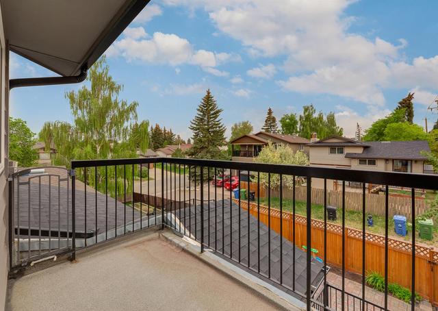43 Hawkwood Way Nw, House detached with 3 bedrooms, 3 bathrooms and 2 parking in Calgary AB | Image 32
