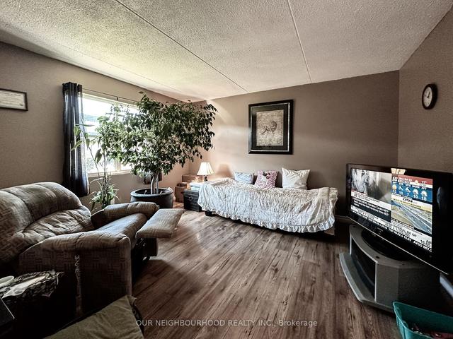 222 - 580 Mary St, Condo with 2 bedrooms, 2 bathrooms and 1 parking in Whitby ON | Image 9