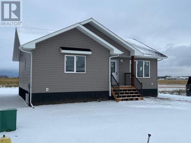 10410 105 Avenue, House detached with 2 bedrooms, 1 bathrooms and 4 parking in Mackenzie County AB | Card Image
