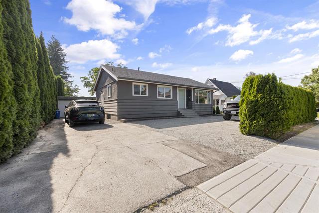 9845 Young Road, House detached with 3 bedrooms, 2 bathrooms and null parking in Chilliwack BC | Image 2