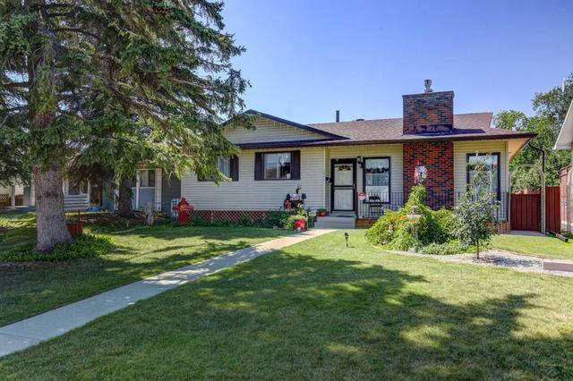 187 Rundlehorn Crescent Ne, House detached with 3 bedrooms, 2 bathrooms and 6 parking in Calgary AB | Image 1