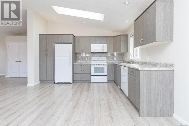 41 - 7586 Tetayut Rd, House other with 2 bedrooms, 1 bathrooms and 2 parking in East Saanich 2 BC | Image 18