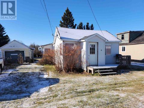 6 Third Ave, House detached with 2 bedrooms, 1 bathrooms and null parking in Wawa ON | Card Image