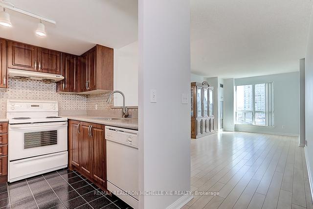 unit503 - 8 Lee Centre Dr, Condo with 2 bedrooms, 2 bathrooms and 1 parking in Toronto ON | Image 3