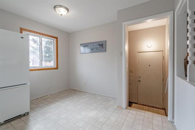 1216 16 Street Ne, House detached with 3 bedrooms, 1 bathrooms and 2 parking in Calgary AB | Image 2
