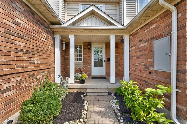 2185 Baronwood Drive, House attached with 3 bedrooms, 1 bathrooms and 2 parking in Oakville ON | Image 2