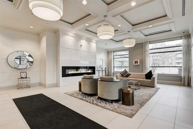 402 - 25 Fontenay Crt, Condo with 2 bedrooms, 2 bathrooms and 1 parking in Toronto ON | Image 4