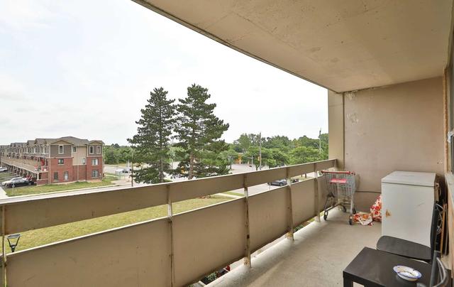 302 - 15 Albright Rd, Condo with 3 bedrooms, 1 bathrooms and 1 parking in Hamilton ON | Image 4