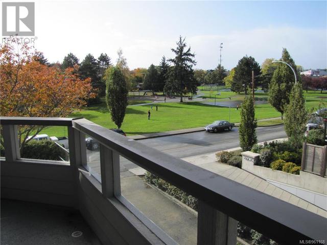 102 - 940 Inverness Rd, Condo with 2 bedrooms, 2 bathrooms and 1 parking in Saanich BC | Image 18