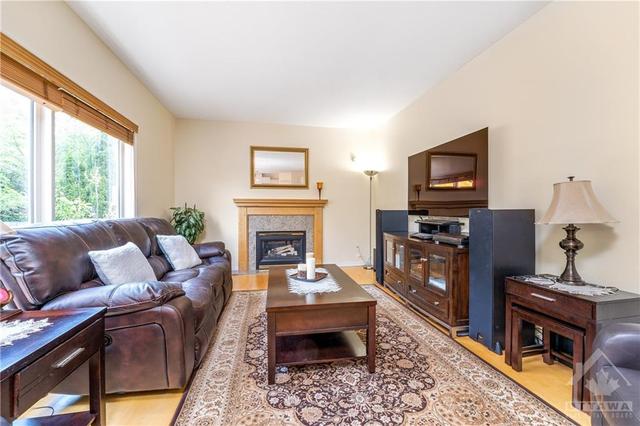 28 Thresher Avenue, House detached with 4 bedrooms, 3 bathrooms and 6 parking in Ottawa ON | Image 13