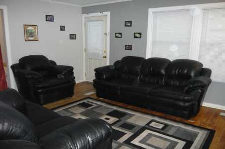 363 Oshawa Blvd S, House detached with 2 bedrooms, 1 bathrooms and 1 parking in Oshawa ON | Image 4