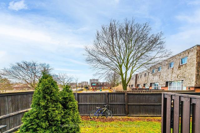 25 Briar Path, Townhouse with 3 bedrooms, 2 bathrooms and 2 parking in Brampton ON | Image 25