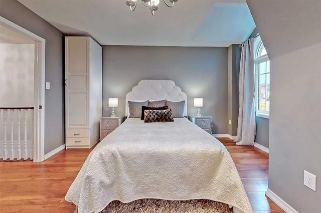 4 Guillet St, House attached with 3 bedrooms, 5 bathrooms and 2 parking in Toronto ON | Image 18