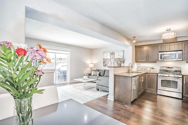26 Couling Cres, House attached with 3 bedrooms, 3 bathrooms and 2 parking in Guelph ON | Image 2