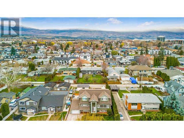 785 Birch Avenue, House detached with 7 bedrooms, 4 bathrooms and 7 parking in Kelowna BC | Image 59