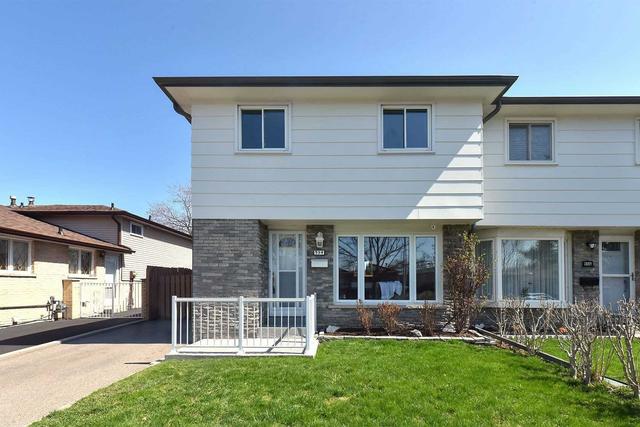 954 Blairholm Ave, House semidetached with 3 bedrooms, 2 bathrooms and 2 parking in Mississauga ON | Image 1