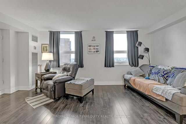 1105 - 4 Lisa St, Condo with 3 bedrooms, 2 bathrooms and 1 parking in Brampton ON | Image 2