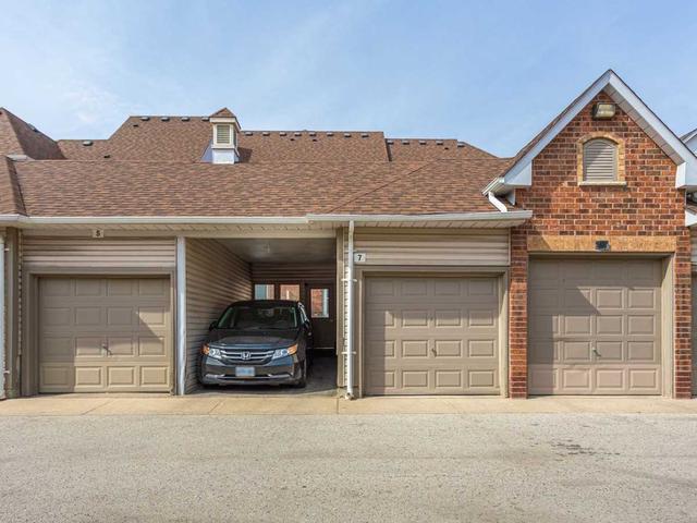 7 Hedge End Rd, Townhouse with 3 bedrooms, 2 bathrooms and 2 parking in Toronto ON | Image 18