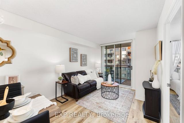 5m - 6 Rosebank Dr, Condo with 1 bedrooms, 1 bathrooms and 1 parking in Toronto ON | Image 3