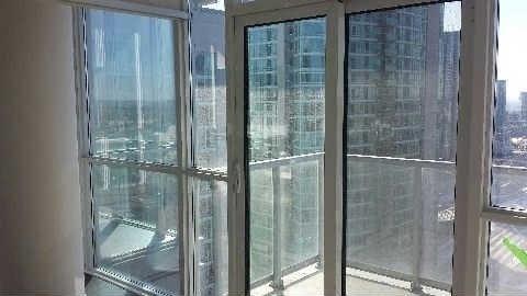 Lph05 - 352 Front St West St, Condo with 2 bedrooms, 2 bathrooms and 1 parking in Toronto ON | Image 4
