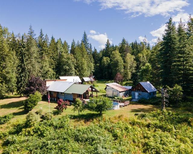 589 Sagacious Road, House detached with 2 bedrooms, 1 bathrooms and null parking in Columbia Shuswap B BC | Image 26