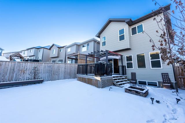 20 Hillcrest Link Sw, House detached with 3 bedrooms, 2 bathrooms and 4 parking in Calgary AB | Image 2