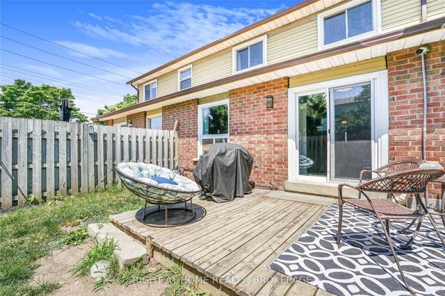 37 - 450 Bristol Cres, Townhouse with 3 bedrooms, 2 bathrooms and 2 parking in Oshawa ON | Image 27