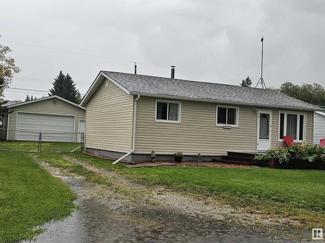 4527 47 St, House detached with 2 bedrooms, 1 bathrooms and null parking in Alberta Beach AB | Image 25