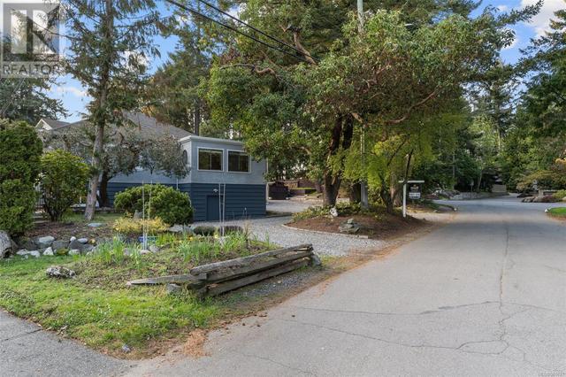 5260 Rambler Rd, House detached with 4 bedrooms, 3 bathrooms and 4 parking in Saanich BC | Image 38