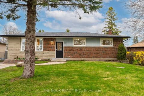 62 Lakeview Rd, House detached with 3 bedrooms, 1 bathrooms and 6 parking in Clarington ON | Card Image