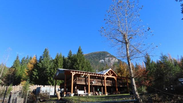 120 Burton Cross Road, House detached with 4 bedrooms, 2 bathrooms and null parking in Central Kootenay K BC | Image 2