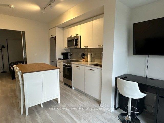 214 - 1630 Queen St E, Condo with 1 bedrooms, 1 bathrooms and 0 parking in Toronto ON | Image 2