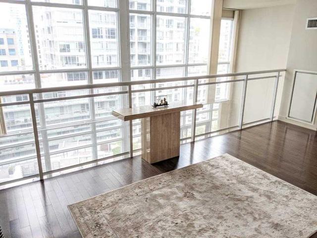 lph11 - 21 Nelson St, Condo with 1 bedrooms, 2 bathrooms and 1 parking in Toronto ON | Image 14