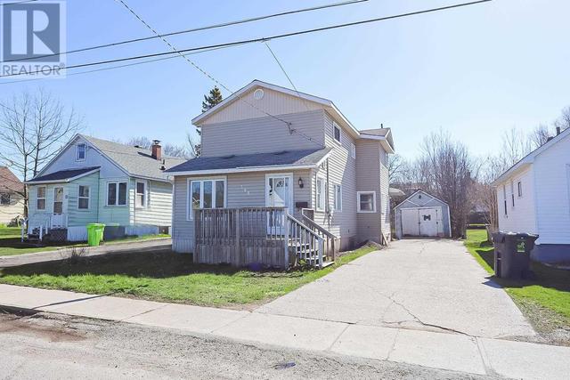580 Charles St, House detached with 6 bedrooms, 2 bathrooms and null parking in Sault Ste. Marie ON | Image 3