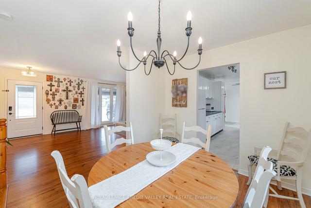 18 Townline, House detached with 3 bedrooms, 2 bathrooms and 4 parking in Orangeville ON | Image 2